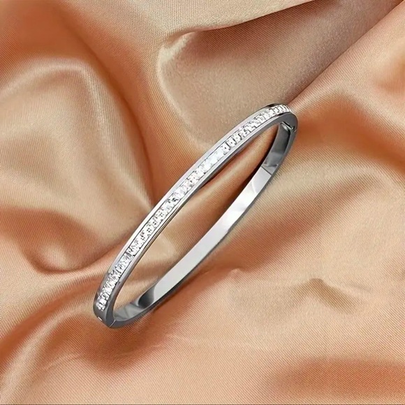 Silver Diamond CZ Cuff bracelet New NWT - Picture 3 of 6